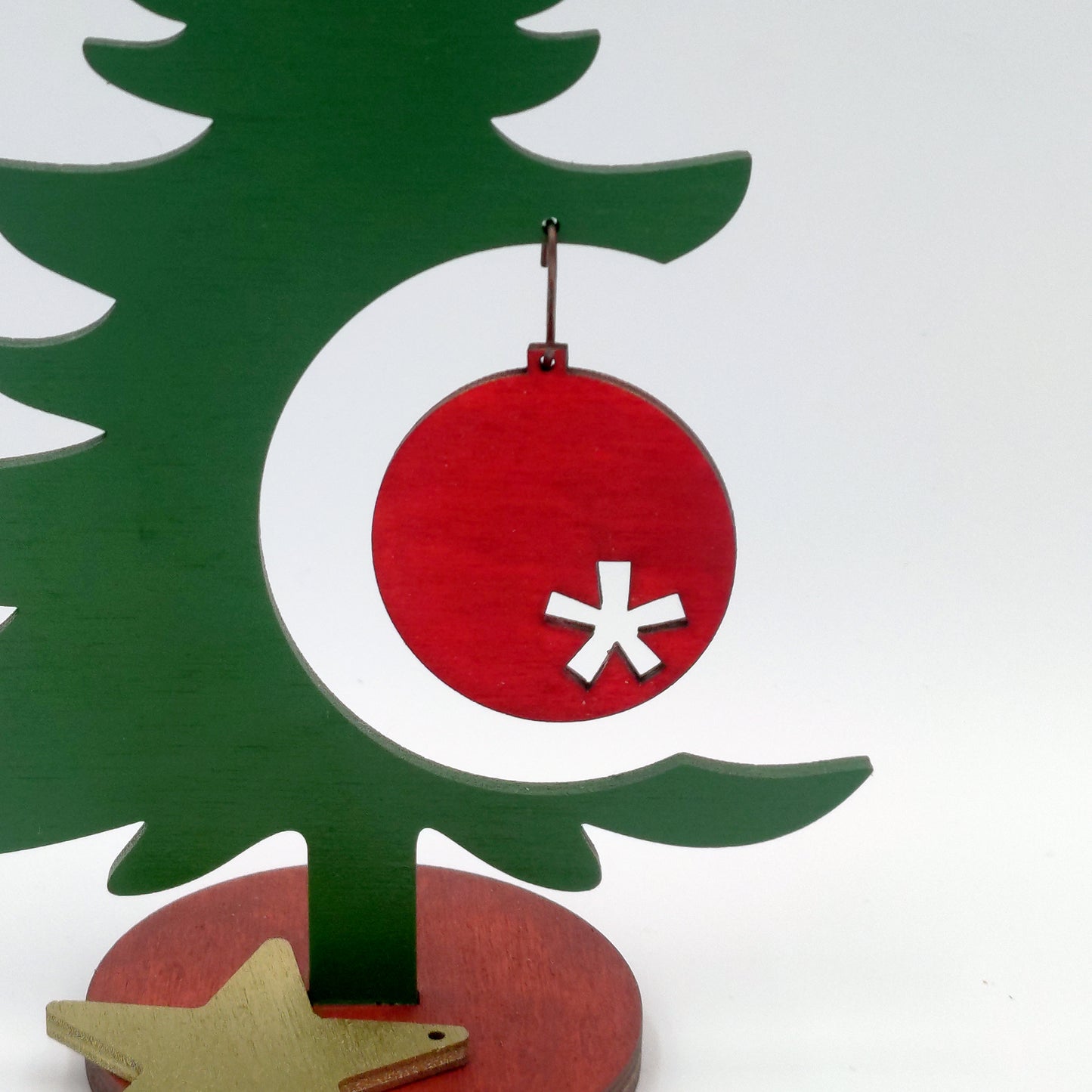 Ξύλινο Χριστουγεννιάτικο Δέντρο με Κρεμαστό Διακοσμητικό